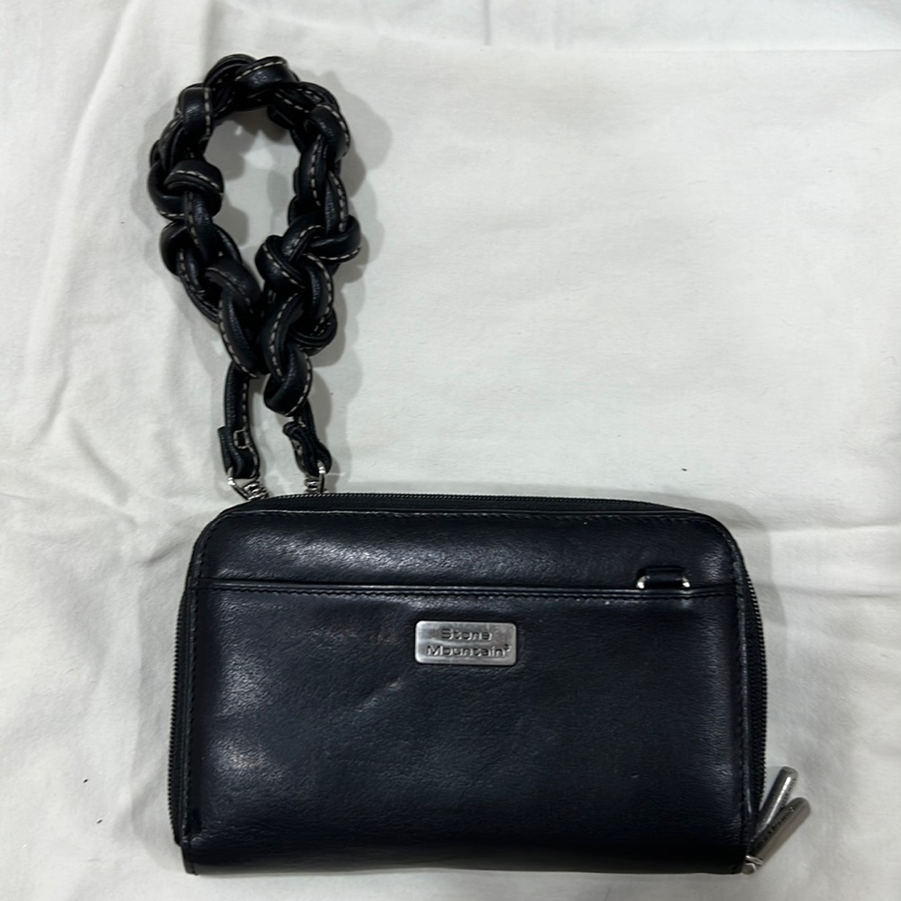Stone Mountain black leather double zip wallet